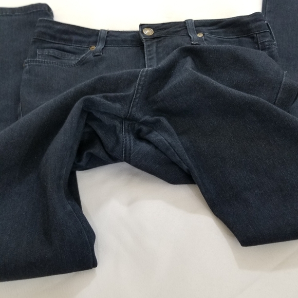 Just black size 29 Jean's with zipper on legs. - Picture 12 of 13
